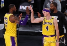 [NBA PO] 카루소 클러치 펄펄 레이커스, HOU 추격 뿌리치고 3연승