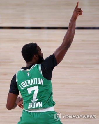 [NBA] 연습경기보다 편안했던 보스턴, 손쉽게 대승...브라운 커리어하이 42점