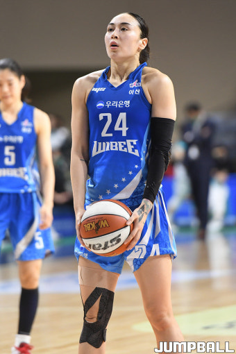 [JB포토] 우리은행 김소니아 '자유투는 차분하게'