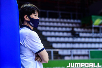 [JB포토] U19 여자농구월드컵, 선수들을 바라보는 박수호 감독