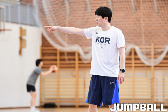 [JB포토] U19 여자농구월드컵, 선수들에게 지시하는 박수호 감독