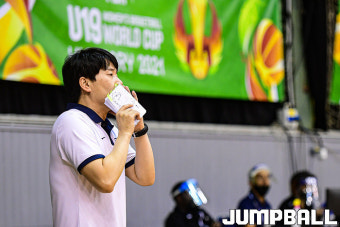 [JB포토] U19 여자농구월드컵, 선수들에게 지시하는 박수호 감독