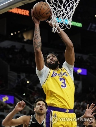 [NBA]LA 레이커스 연장 혈투 끝에 샌안토니오 제압, 하지만 아쉬운 쿼터 마무리…