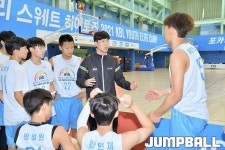 [JB포토] 중등 엘리트 선수들을 지도하는 유스 캠프 김승찬 코치