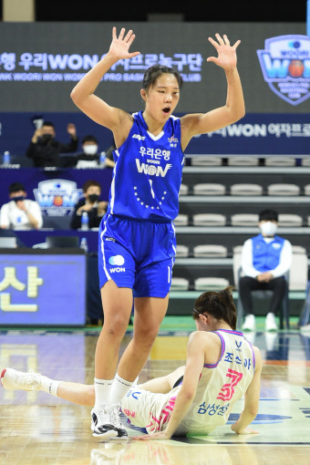 [투데이] KT 박지원이 여자농구 보러온 이유는?