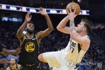 [NBA] ‘4쿼터 33-13’ 댈러스, 골든스테이트에 극적인 역전승