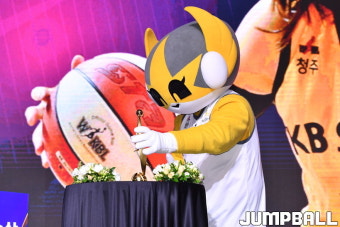[JB포토] WKBL 우수수비선수상 'KB스타즈 박지수(대리수상)'