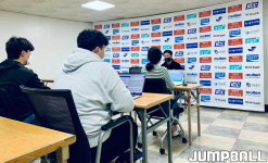 기자회견장 해결한 대구체육관, 클럽하우스 화장실은…