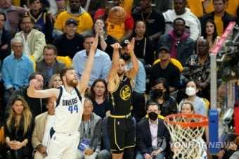 [NBA] ‘커리 더블더블’ 골든스테이트, 댈러스에 기선제압 성공