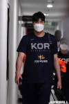 GBK33:6체육관 | [JB포토] 체육관으로 들어서는 김종규