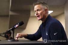 [NBA] GSW 커 감독 "아데토쿤보 지도해보고 싶다"