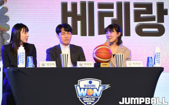[JB포토] 우리은행 위성우 감독, 김단비, 박지현 '밝은 분위기 속 미디어데이'