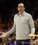 [NBA] 피닉스 감독 제대로 화났다…“야니스 자유투 문제 짚고 넘어가야”