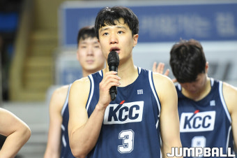 [JB포토] KCC 허웅 '팬 여러분 플레이오프 기대해주세요'
