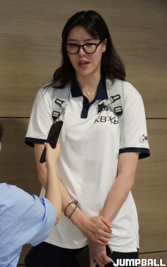 [女아시아컵] “부담감, 친구 같았었는데···” 여느 때와 달랐던 박지수의 어깨