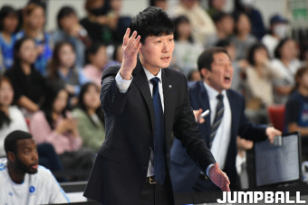 [JB포토] 선수들에게 지시하는 한국가스공사 강혁 감독대행