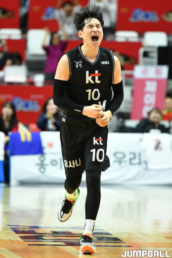 ‘이적 후 첫 3점슛’ KT 문성곤의 포효, 코너의 비밀···송영진 감독의 믿음