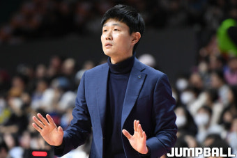 아쉽게 패한 강혁 감독대행, “선수들에게 미안하다”