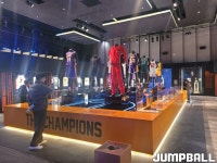 ‘마이클 조던 사인 유니폼-농구화, 다 한국에 있었네’ 농구 팬 마음 사로 잡을 