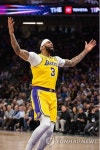 [NBA] 르브론 없는 날? AD '30-20'+리브스 '트리플더블'…LAL, 2차 연장 혈투 끝에 밀워키에 역전승