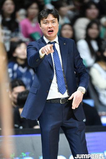 [JB포토] 작전 지시하는 KT 송영진 감독