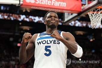 [NBA PO] ‘에드워즈-타운스 투맨쇼’ 미네소타, 부커-듀란트 앞세운 피닉스 꺾고 2R 진출