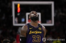 [NBA] 49-67→115-119 LAL, 뼈아픈 실책 그 후…르브론의 메시지 이번처럼 무너지면 안 돼