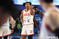 [프로농구] 수비 위치 지시하는 SK 힉스