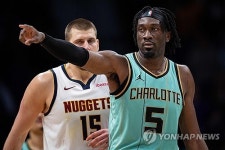 [NBA] ‘트레이드에 충격 받았나?’ 마크 윌리엄스, 아직 샬럿으로 복귀하지 않았다