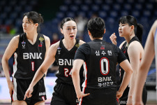 ‘역스윕은 없어’ BNK, 삼성생명 꺾고 챔프전 진출…우리은행 나와!