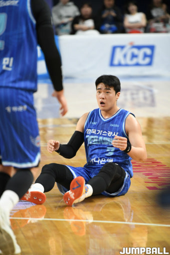 [6강 PO 화보] 허훈 35점 폭발 KT, 4강 PO까지 단 1승