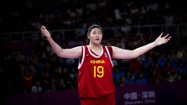 “내가 본 최고의 선수” FIBA도 주목한 ‘중국 18세 220cm 여자 거인’ 장쯔위