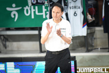 [포토] 선수들을 독려하는 남자농구대표팀 안준호 감독