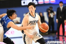 [화보] 나이트 이정현 40점 합작 소노, 77-67로 가스공사에 원정 승리