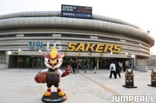 [화보] 나이트 15점 9리바운드 활약 소노, 74-70으로 LG에 원정 승리