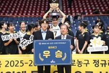 3번째 정규리그 우승, 남달랐던 김완수 감독의 소감 “5년 동안 희로애락 다 느꼈다”