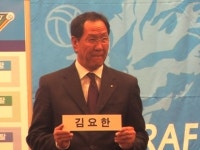 [동영상]LIG, 최고스타 김요한 잡았다