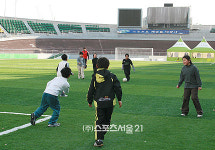 풋살 마니아들 다 모여라!…미니 축구장 개장