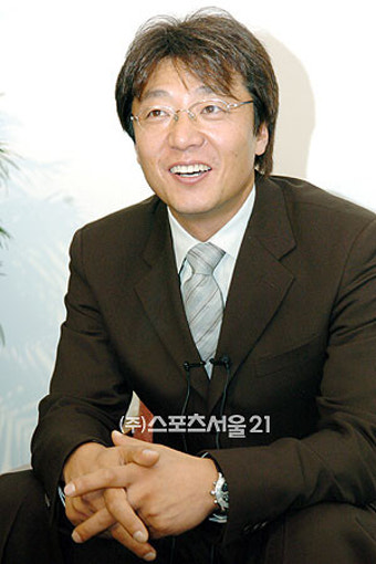 황선홍 코치, 부산 아이파크 신임 감독 취임