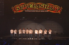 [VOD] 슈퍼주니어, 팬들과 하나된 첫 콘서트