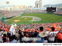 [WHY+] 선수 부상 우려에도 보조구장 경기 이유는?