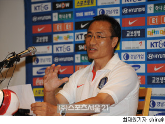'제3의 공격수는 신영록이었다' 박성화호 최종명단 발표