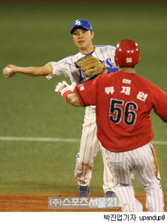 [주간 MVP] 삼성 박진만, 스타는 위기에 빛을 발한다