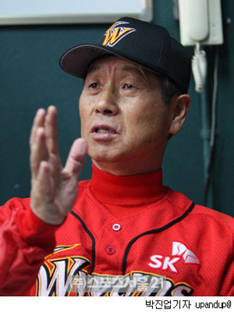 제2회 WBC 대표팀 감독은 누가 될까? 김경문 vs 김성근
