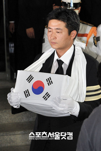 승화원 도착한 노무현 '시신'...화장 후 정토원으로