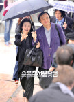 [cannes 포토] 피아니스트 백건우, 캠코더 들고 아내 촬영 (포토콜)