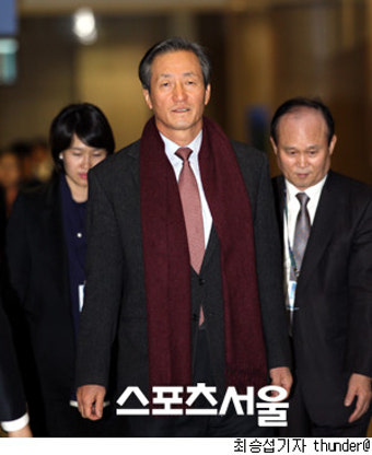 퇴임한 역대 한국프로축구연맹 회장들의 역할은?