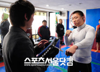 UFC 첫승 양동이, 직접 펀치 받아보니…역시! 코리언황소