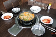 [tasty times] 32년을 이어온 버섯칼국수의 본가, 공항동 공항칼국수