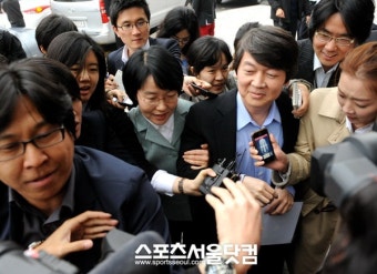 [10·26선거 현장] 안철수, 박 캠프 방문한 날…'전쟁통' 방불